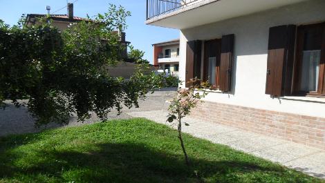 CASA SINGOLA CON GIARDINO